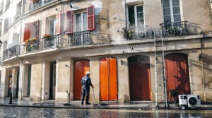 entreprise de dépigeonnage à paris 4e proposant des tarifs compétitifs pour le nettoyage et l'élimination des fientes de pigeons. service rapide et efficace pour un environnement sain.
